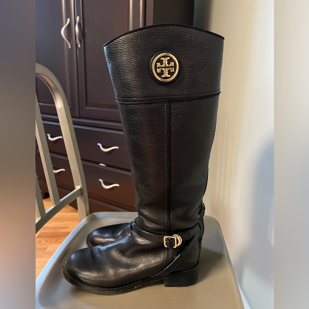 Tory Burch Boot size 10